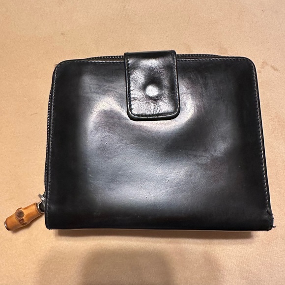 Vintage Gucci Patent Leather Wallet *sold - Picture 2 of 8